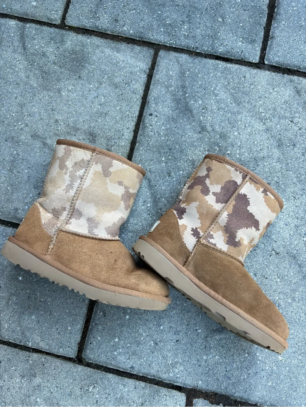 **Mismatched Pair!** Classic Short Jagged Camo UGG Kids size 13/1